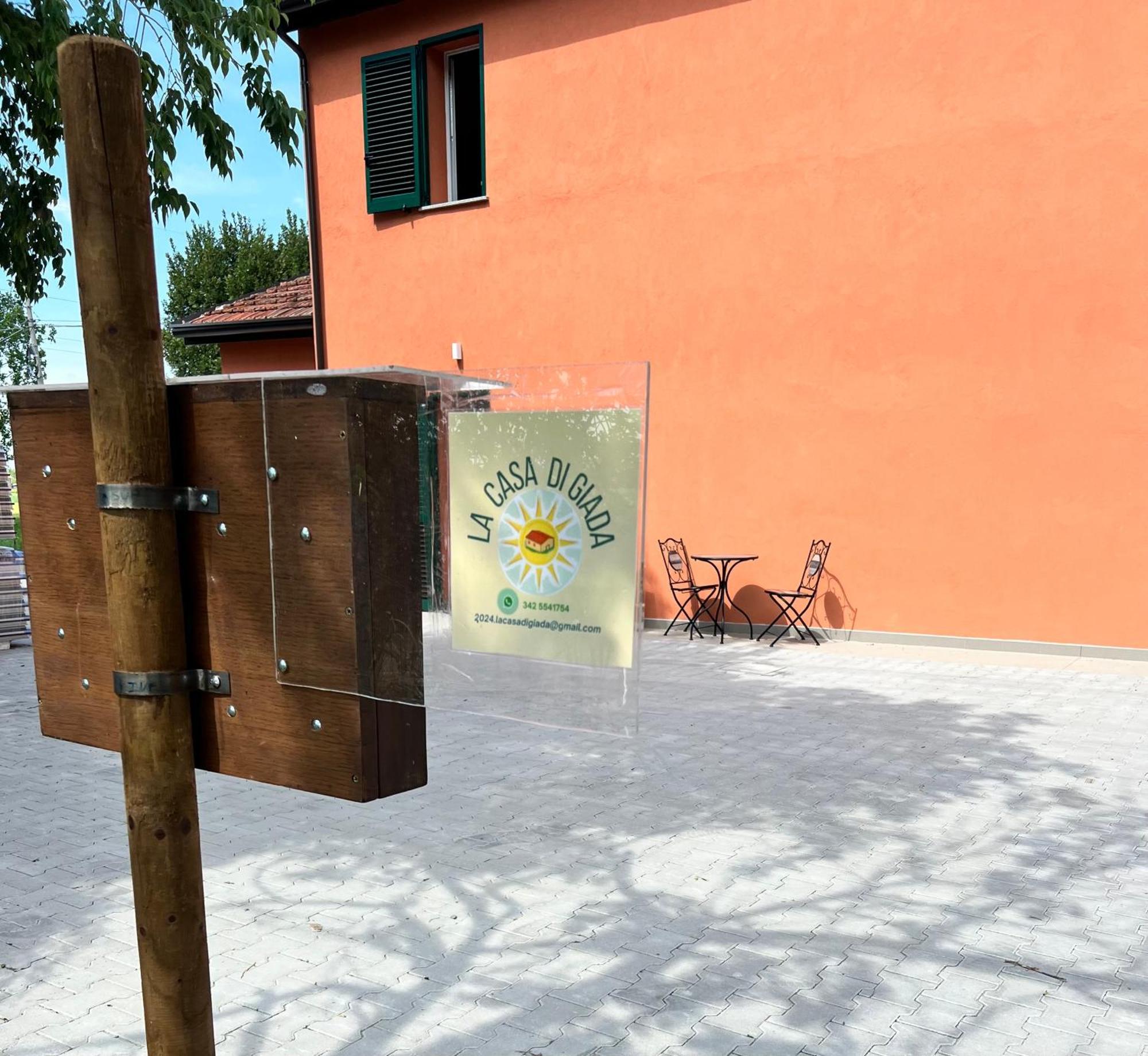 Guesthouse La Casa Di Giada Imola Exteriör bild